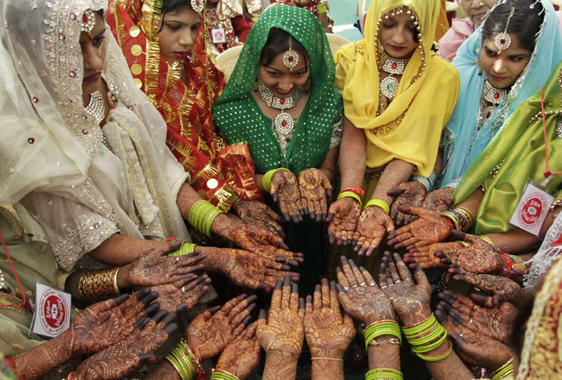 Casamento em massa na Índia (Foto: AP Photo / Ajit Solanki)