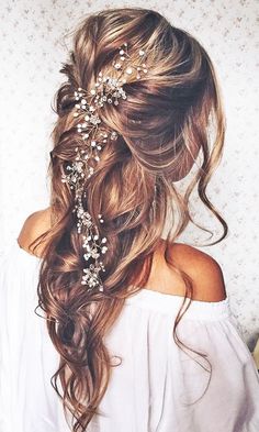 18 Most Romantic Bridal Updos And Wedding Hairstyles ❤ See more: http://www.weddingforward.com/romantic-bridal-updos-wedding-hairstyles/